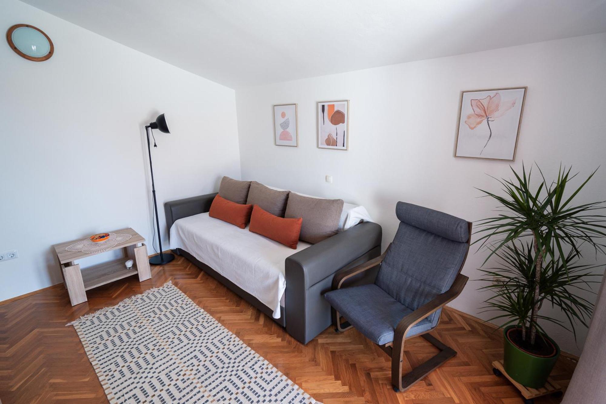 Manda Apartament